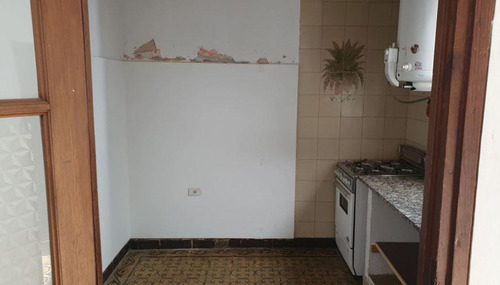 Casa Venta 2 Dormitorios 1 Baño 1 Cochera Y Patio 80 Mts 2 Cubiertos - Terreno 102 Mts 2- La Plata