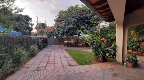 Imagen 10 de 12 de Casa De 2 Plantas Con Piscina Quincho Con Parrilla