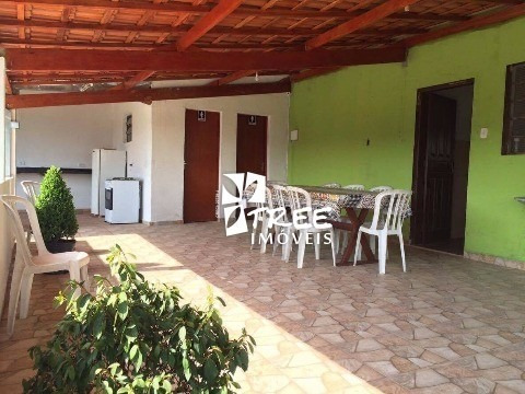 Imagem 2 de 15 de Venda - Chacara - Aralu Com A/t 819 M² Com 02 Dormitórios , Banheiro Social, Sala De Estar, Cozinha , Área De Serviço, Churrasqueira Piscina , Quadra E 04 Vagas. Excelente Localiz - Ch00067 - 319219