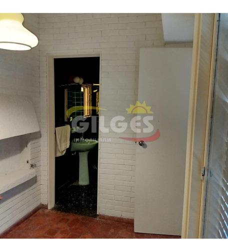 Venta De Casa 5 Amb. En Ramos Mejia Con Fdo. Con Quincho