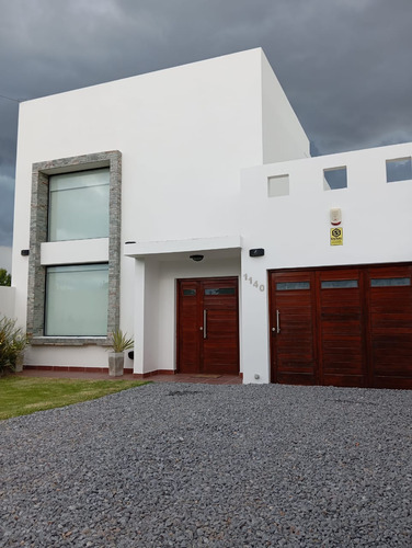 Casa En Alquiler. Miramar-temporada 2026