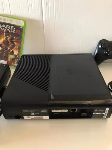 Microsoft Xbox 360 Super Slim 4gb + 3 Jogos Standard Cor Preto em