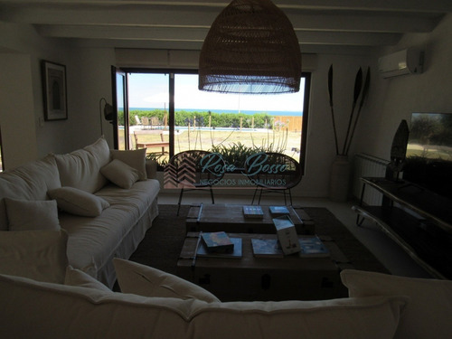 Casa En Alquiler En Península.- Ref: 6075