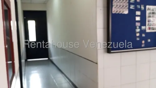 Se Alquila Oficina En La Urbina