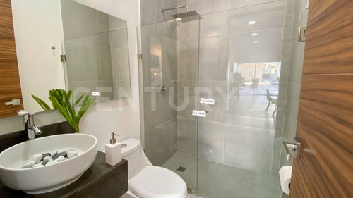 En Venta Departamento En Cancún Av Huayacan C3171