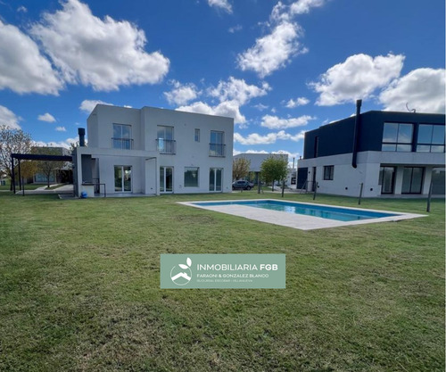 Casa Con Pileta En Venta En Barrio Puerto | El Cantón - Financiación - 3 Dormitorios - Pérgola Cubierta