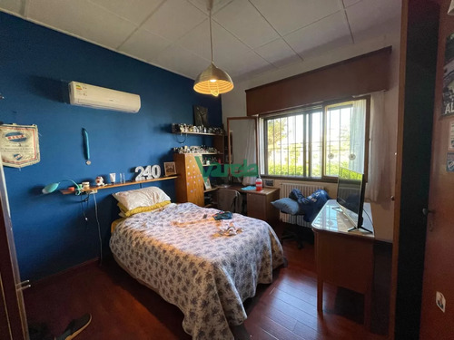 Venta Casa En Atlantida, 4 Dorm, 3 Baños, Estufa Leña, Vista Al Mar