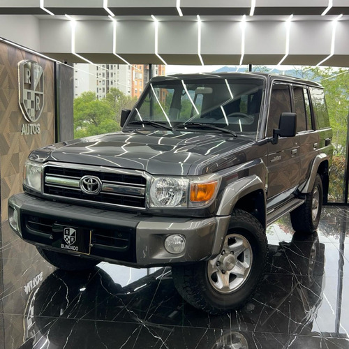 Toyota Land Cruiser 4.0 Grj71