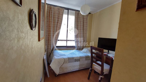 Departamento En Arriendo De 3 Dormitorios. En Santo Domingo