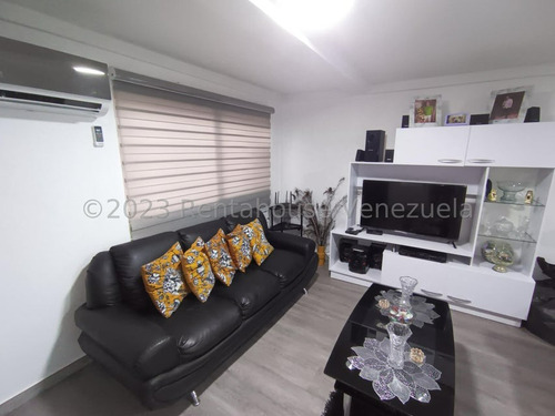 Imagen 4 de 30 de Hermoso Townhouse Ubicado En Conjunto Cerrado Con Pozo, Vigilancia Privada Y Doble Porton De Acceso, Es Moderno Y Tendencia Minimalista, Cuenta Con Su Cocina Empotrada Equipada, Pisos Laminados