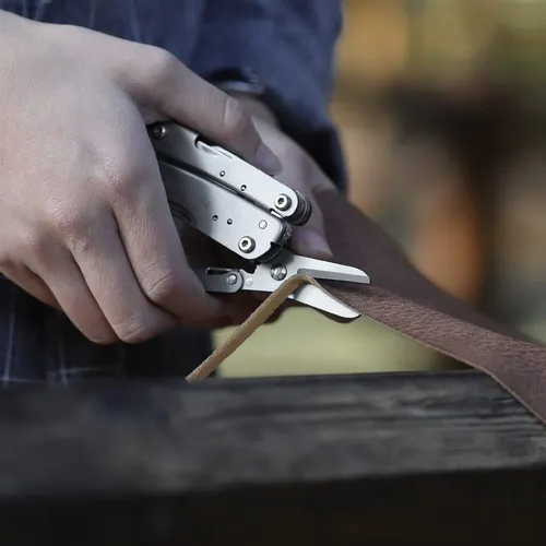Multitool Roxon M2 14 En 1, Mini Ligero, Con Tijeras