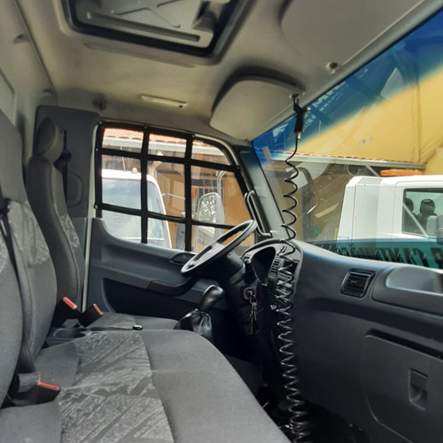 Imagem 7 de 15 de Caminhao Mb Accelo 815 Bau Refrigerado