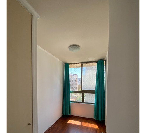 Amplio Departamento, Piso 12, A Pasos Del Metro Santa Lucía