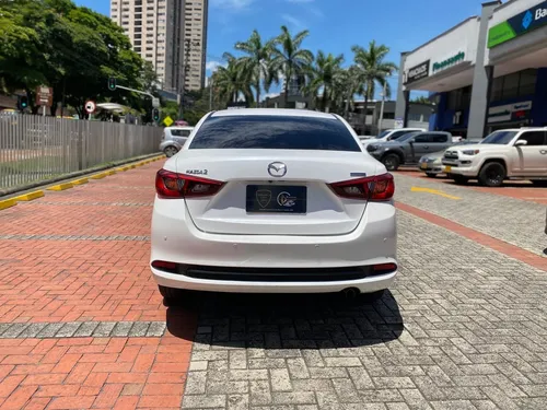 Mazda 2 Touring 1.5 sedan mecanico