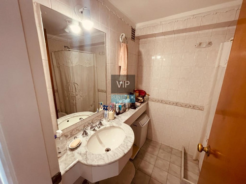 Vendo Penthouse En Playa Mansa- Ref: 541