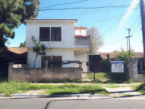 Imagen 1 de 9 de Casa 6 Ambientes Excelente Ubicación En Berazategui