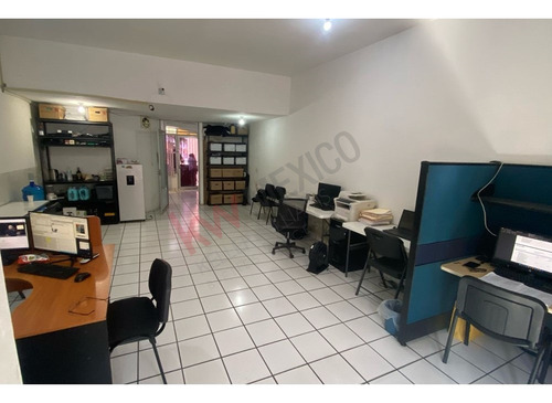 Local En Venta De 60.75 M² En Fovissste Playa Azul: Ideal Para Oficina Con Estacionamiento