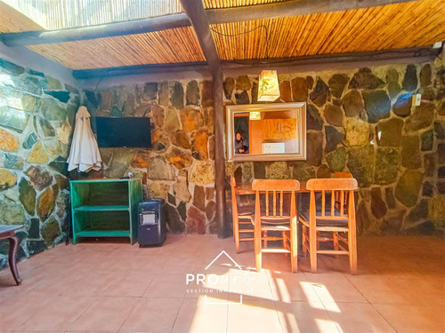 Turístico En Venta Los Molles, La Ligua, 5 Cabañas Y Más.