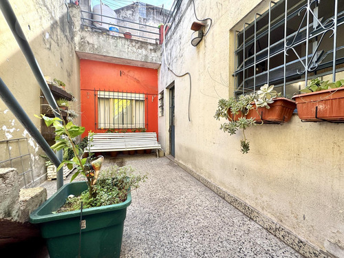 Venta Casa 3 Ambientes Con Terraza, Cochera Y Patio En Ciuda