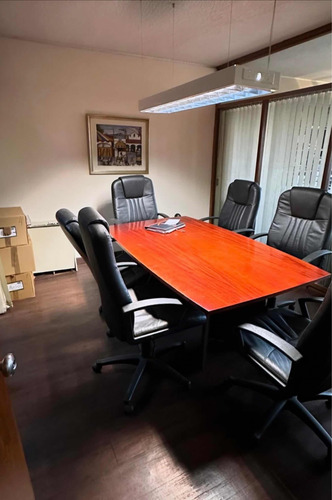 Venta Comoda Oficina En Excelente Punto Ciudad Vieja !