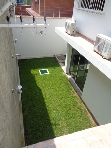 Imagen 13 de 14 de Casa En Venta En Urb. Sebucán