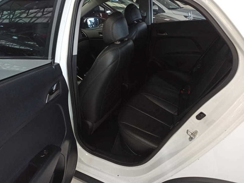 Imagem 11 de 15 de Hyundai Hb20x Premium 1.6 Flex 16v Aut. 4p 2014