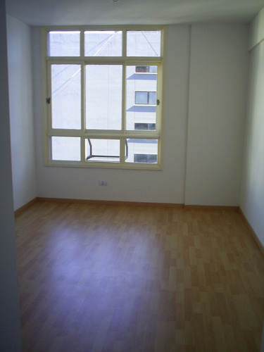 Dpto-1 Ambiente-maipu Y Corrientes-cfte Abierto-todo Luz-