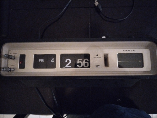 Vintage 1970's Panasonic Rc-6551 Reloj Flip Alarma Radio (Usado)