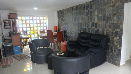 Imagen 2 de 14 de Ramiro E. Ruiz Vende Casa Bosques La Lagunita Mls #22-2341