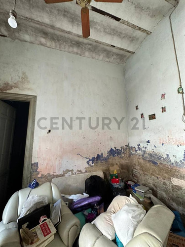 Casa A Reciclar Con Amplio Terreno Y Tinglado En El Fondo
