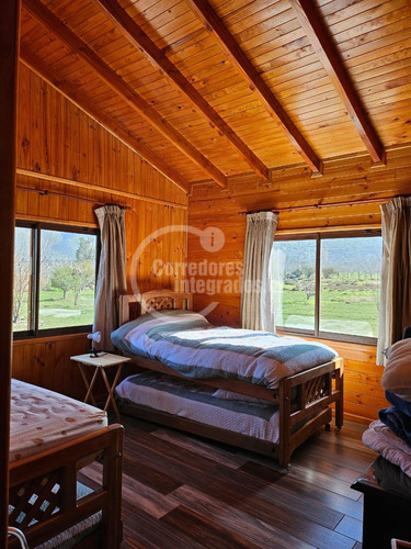 Parcela De 26.000m2 Con Casa Y Cabaña En Putaendo