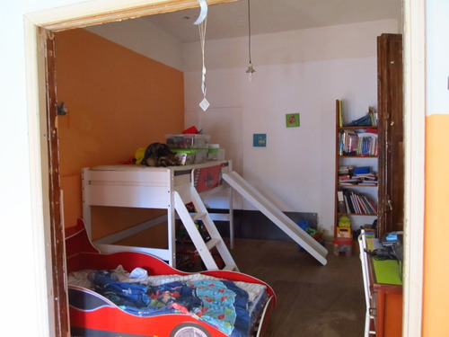 Casa En Venta De 3 Dormitorios Buceo Pu Con Fondo Y Jardín