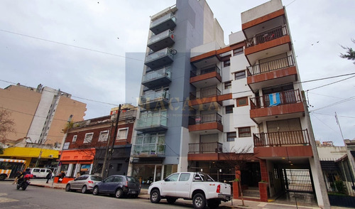 Imagen 2 de 13 de Impecable Dpto De 2 Amb Con Cochera En Venta