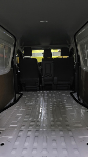 Toyota Hiace 2.8 Tdi Furgón 6at L2h2 3a 5p
