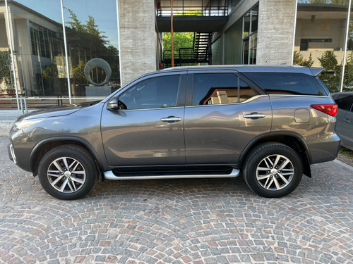 Imagen 8 de 15 de Toyota Hilux Sw4 Tdi Srx At L16 2018