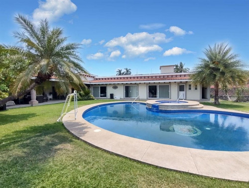 Residencia En Venta En Lomas De Cuernavaca En Paseo De La Reforma
