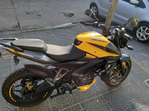 Bajaj Rouser Ns 200