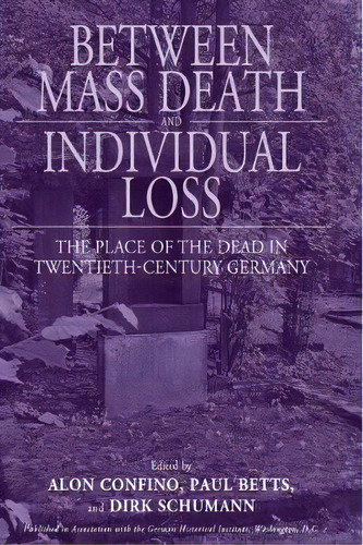 Between Mass Death And Individual Loss : The Place Of The Dead In Twentieth-century Germany, De Alon Fino. Editorial Berghahn Books, Tapa Blanda En Inglés