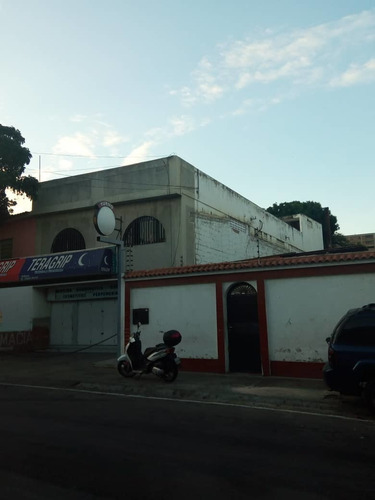 Edificio Con Farmacia