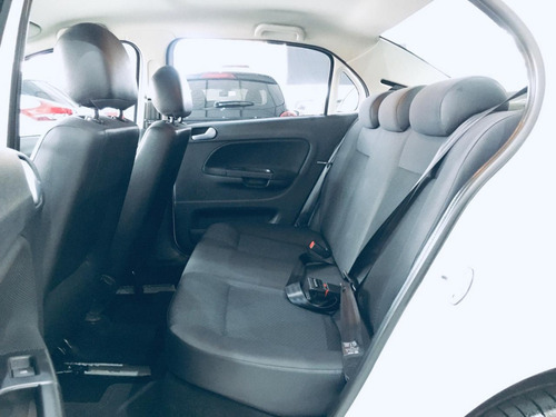 Imagem 14 de 19 de Volkswagen Voyage 1.6 2019 Completo