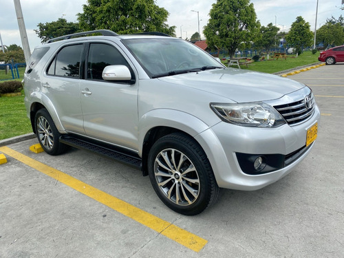 Imagen 11 de 25 de Toyota Fortuner 2.7