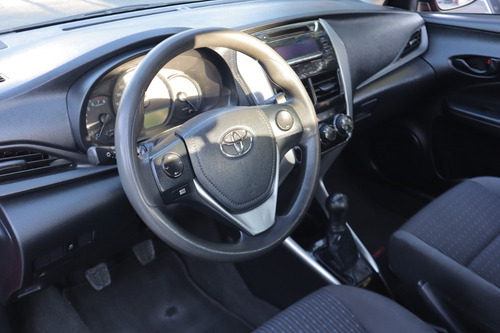 Toyota Yaris 1.5 Core Sedan Mt