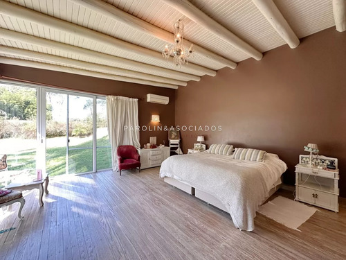 Hermosa Propiedad En Venta De 4 Dormitorios En Zona Lugano, Punta Del Este.