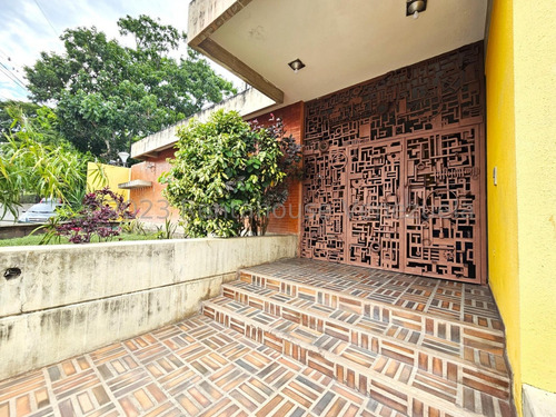 Rosa Rodríguez Vende Casa En Colinas De Santa Rosa, Barquisimeto 25-5559