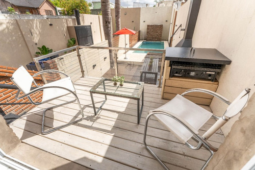 Venta Triplex 7 Amb Pileta/jardin/cocheras
