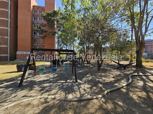 Estupendo Y Amplio Apartamento En Alquiler Con Inmejorable Ubicación La Tahona