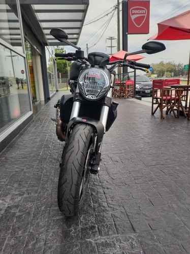 Imagen 5 de 25 de Ducati Monster 821 - No Yamaha Mt09, No Kawasaki Z900!