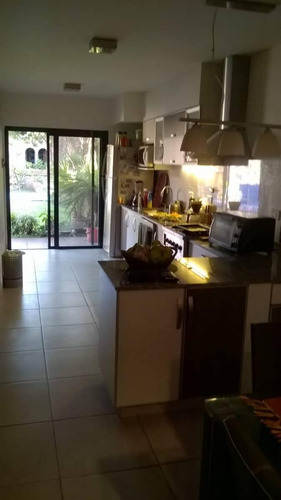 Imagen 3 de 12 de Chalet 5 Amb A La Venta Castelar Norte - Pedro Goyena 2936