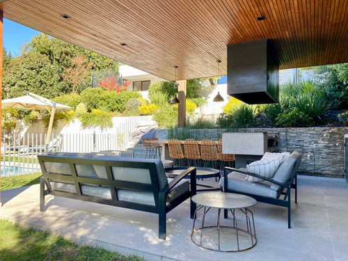 Se Vende Espectacular Casa En Condoinio / Con Novación