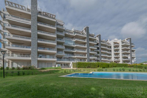 Departamento De 3 Ambientes, Con Gran Vista Al Lago Central En Venta En Insignia - El Palmar